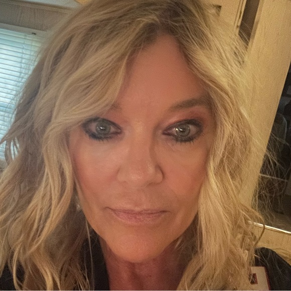 Meet your Posher, Amy - Picture 1 of 1